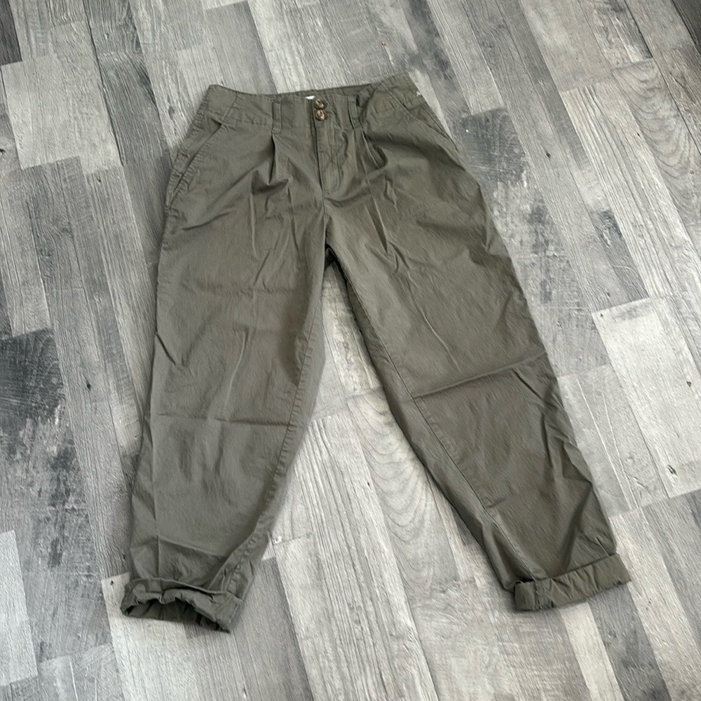Women’s a new day 8 Medium  Pants  Tapered Leg Stretch Rolled